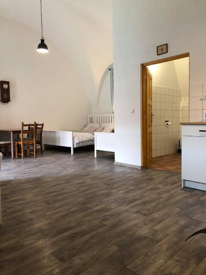 Penzion A Hospoda Na Statku Hluboká nad Vltavou Exterior foto